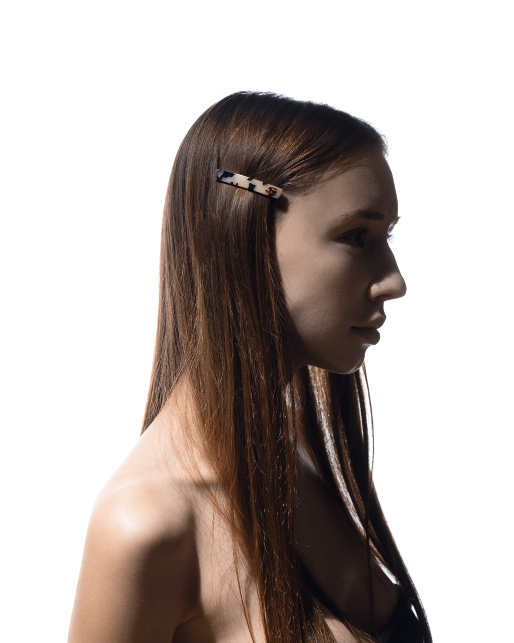 Barrette Classique small white tokyo — close view of the spring mechanism and engraved S detail
