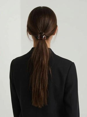Sacrae Charmé de Cheveux hair elastic in Tortoise on a low ponytail, back view