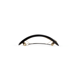 Jonc Majesté Barrette tortoise — clasp and engraved S detail close-up