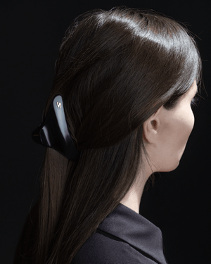 Sacrae French Yoga clip glossy black — side view showing clip height and body