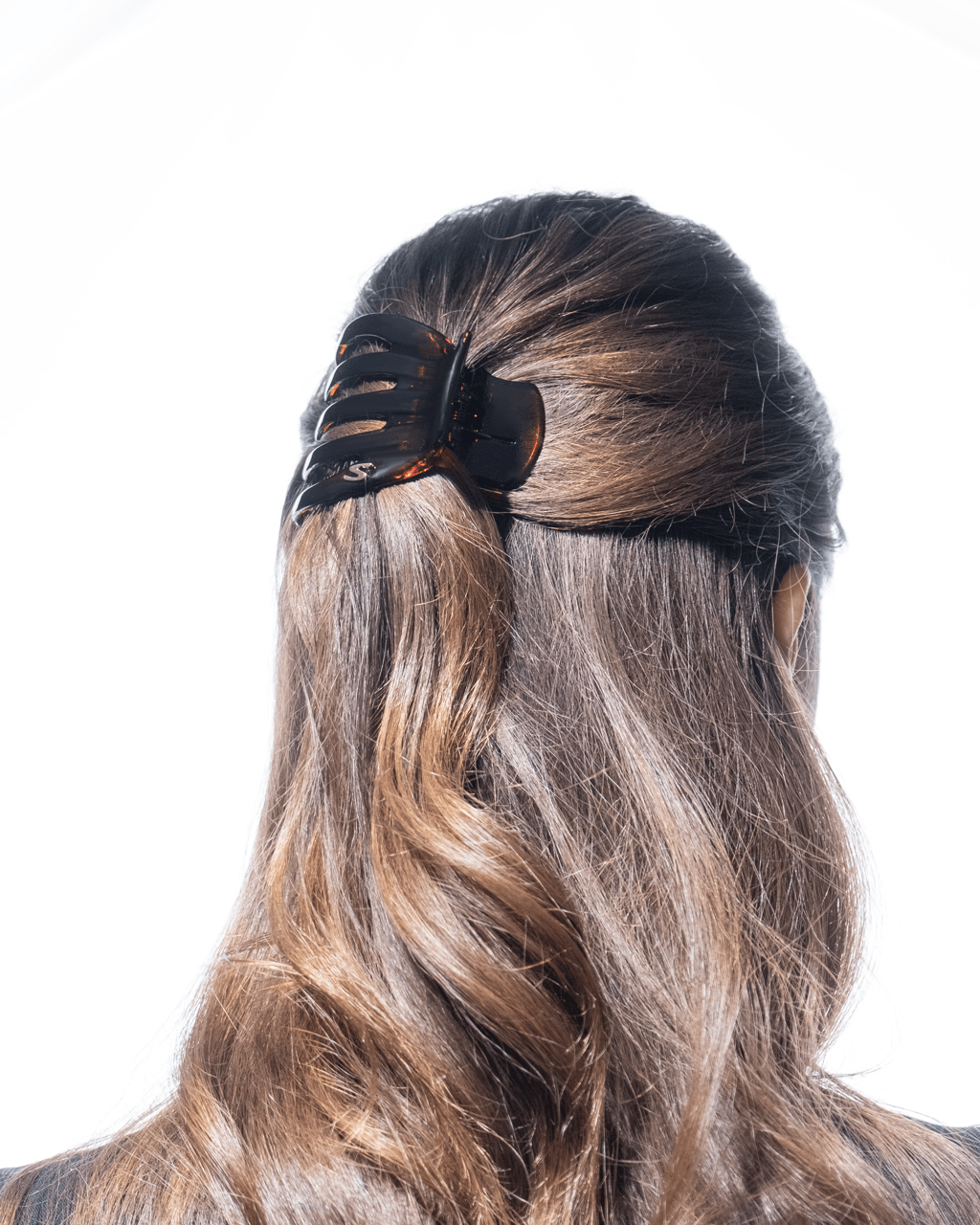 Marina Medium Claw Clip – Tortoise - Sacrae Beauty