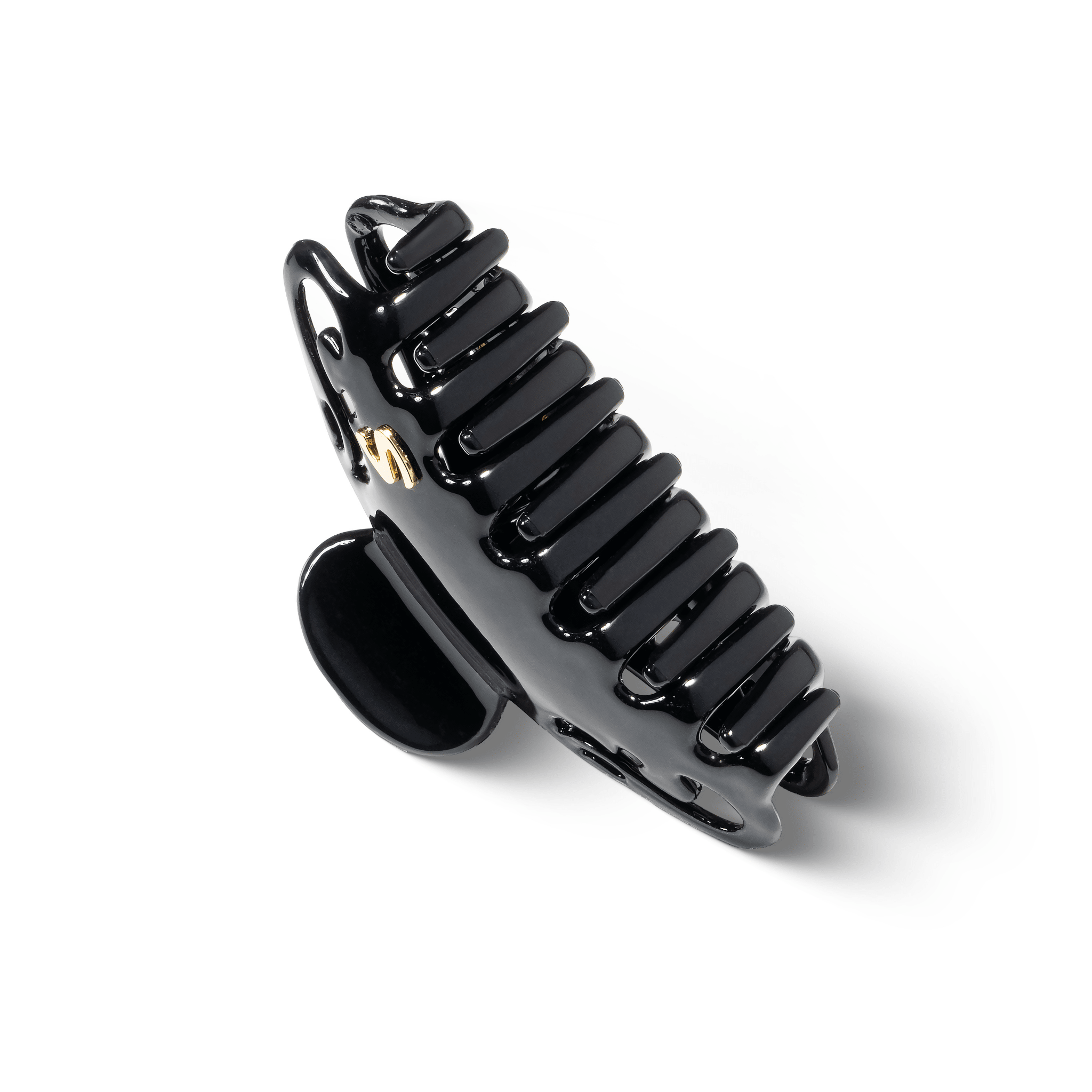 Sacrae Melissa claw clip glossy black — close-up of S logo and clip body