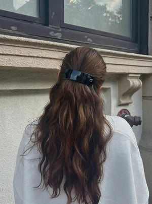 Model wearing Sacrae Barrette Classique L in Black & Cream, half-up hairstyle, street, back view