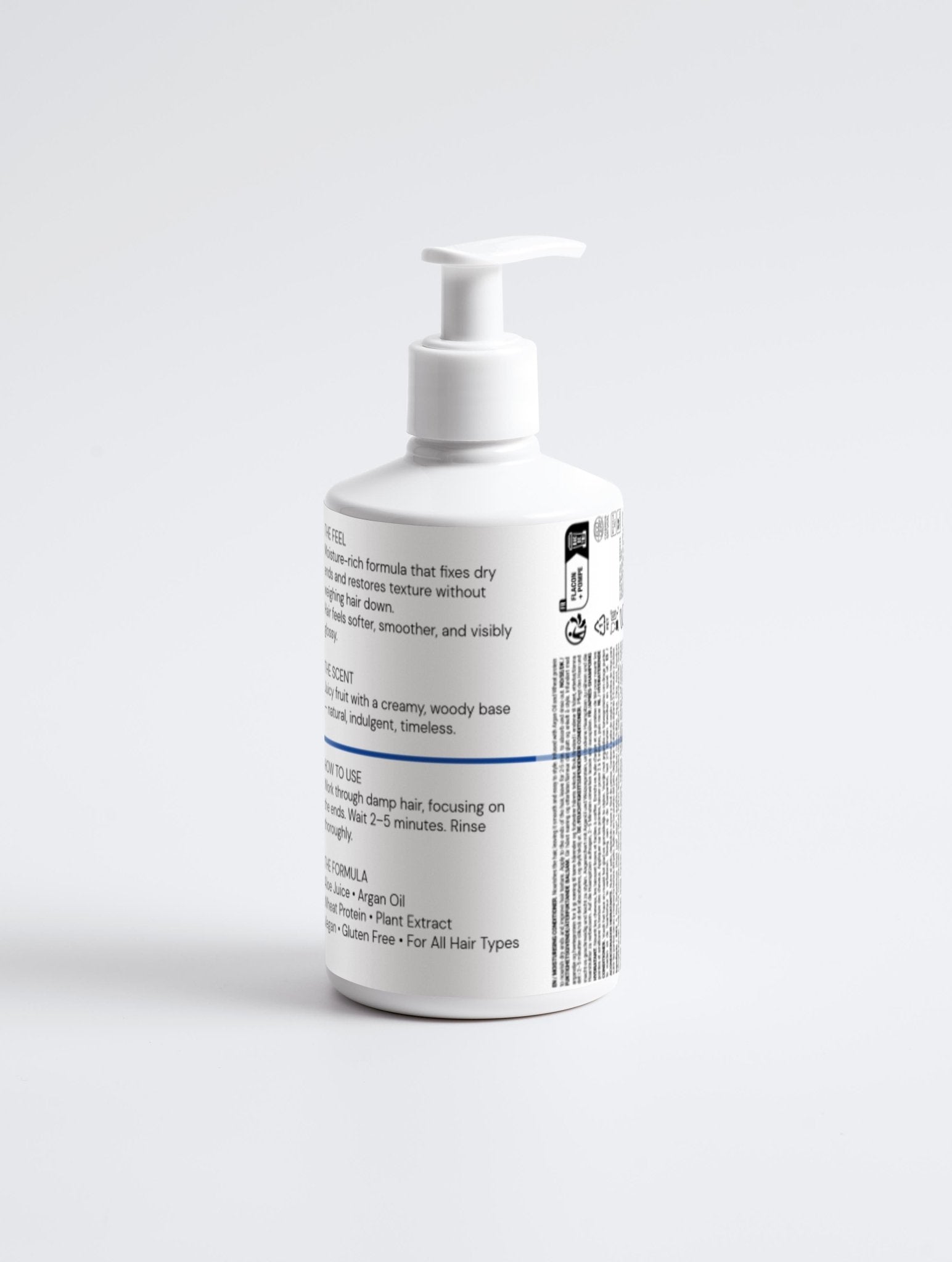 Sacrae Moisturising Conditioner — front label detail