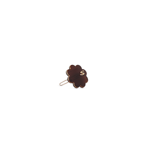 Petite Fleur Clip tortoise — petal detail and S centre close-up