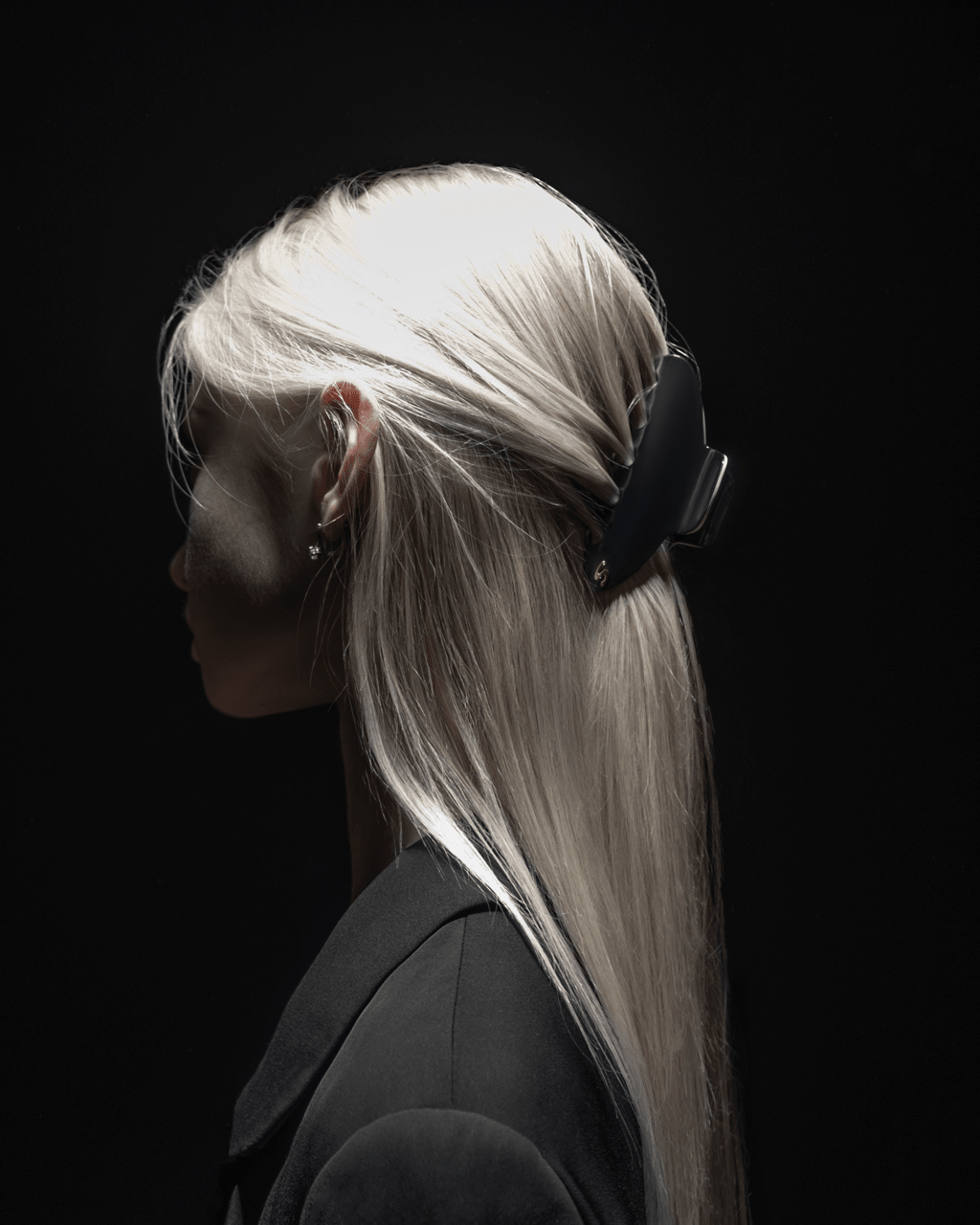 Sacrae Pince Iconique large black and cream — side profile showing depth and curve