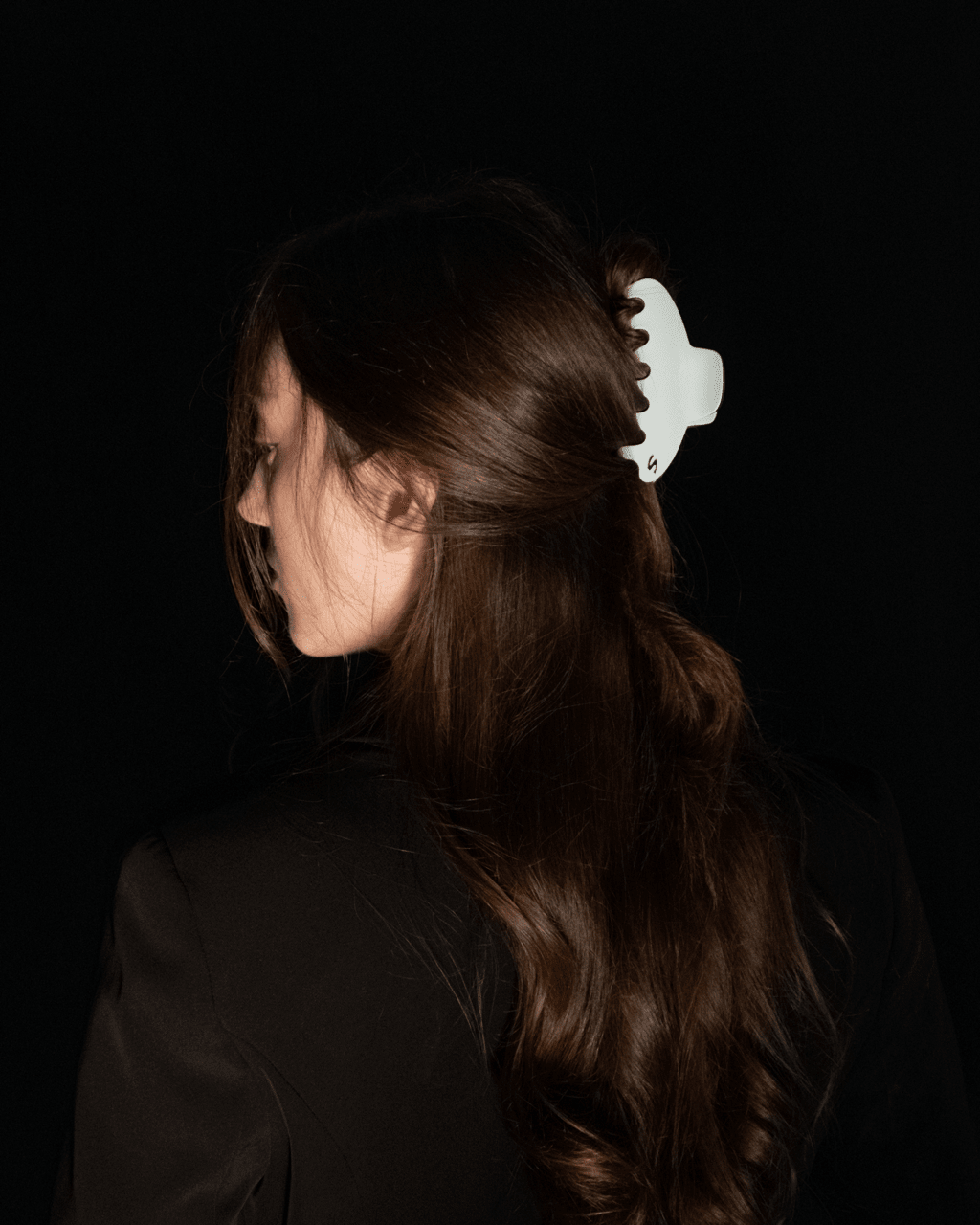 Sacrae Pince Iconique large cream and black — side profile showing depth and curve