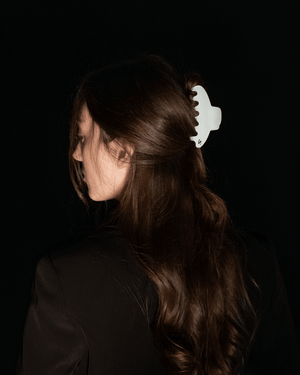 Sacrae Pince Iconique large cream and black — side profile showing depth and curve