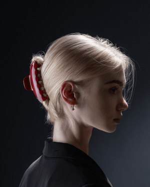 Pince L midnight rouge — interior clip finish detail