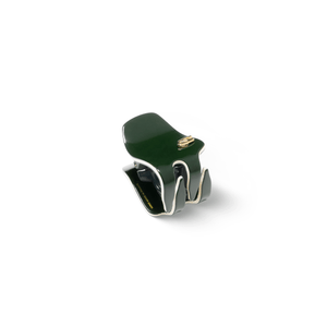 Pince Iconique XS Éclat Vert — worn in a half-up style